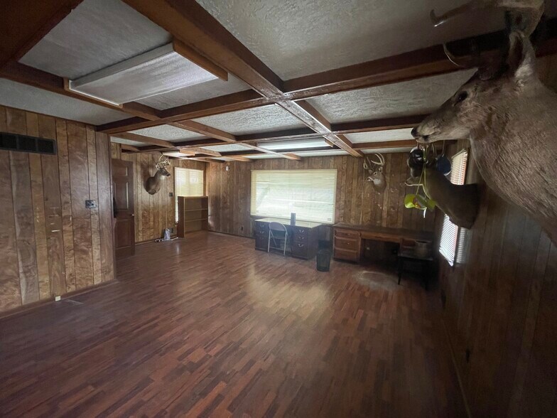 More Photos Of 6500 E 35th Ter, Kansas City Unknown For Lease