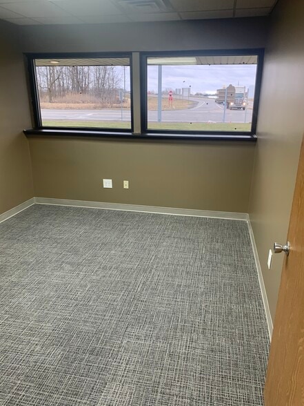 More Photos Of 25000 N River Rd, Harrison Township General Retail For Lease