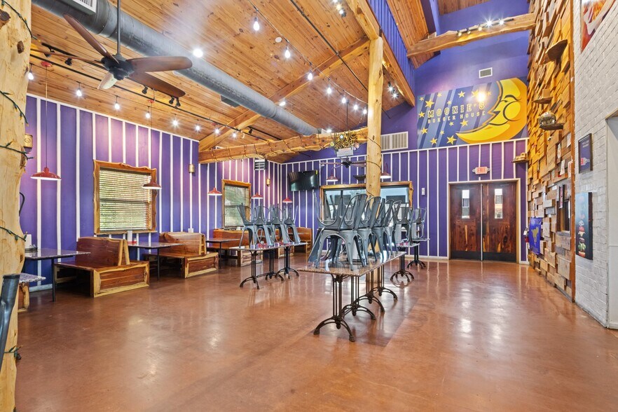 More Photos Of 2411 N US Highway 281, Marble Falls Restaurant For Sale