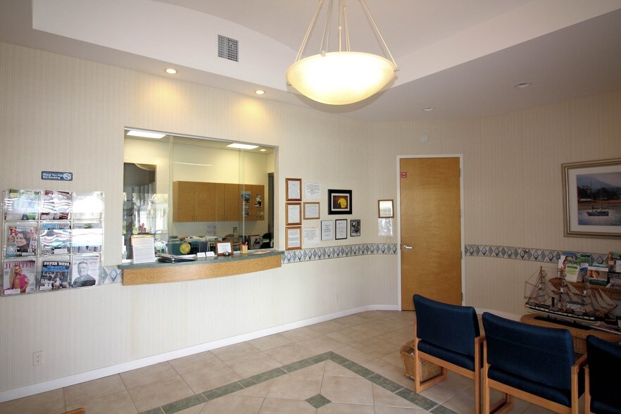 More Photos Of 658 W Indiantown Rd, Jupiter Medical For Sale