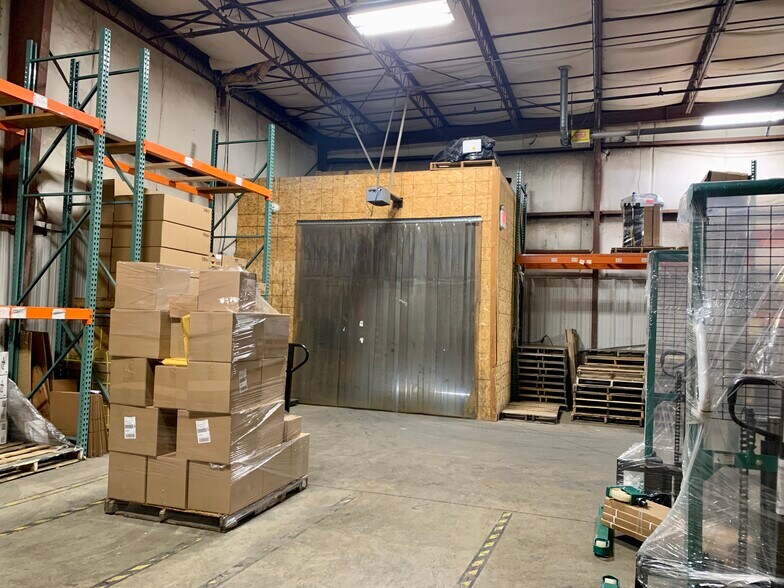 More Photos Of 6125 Lendell Rd, Sanborn Manufacturing For Lease