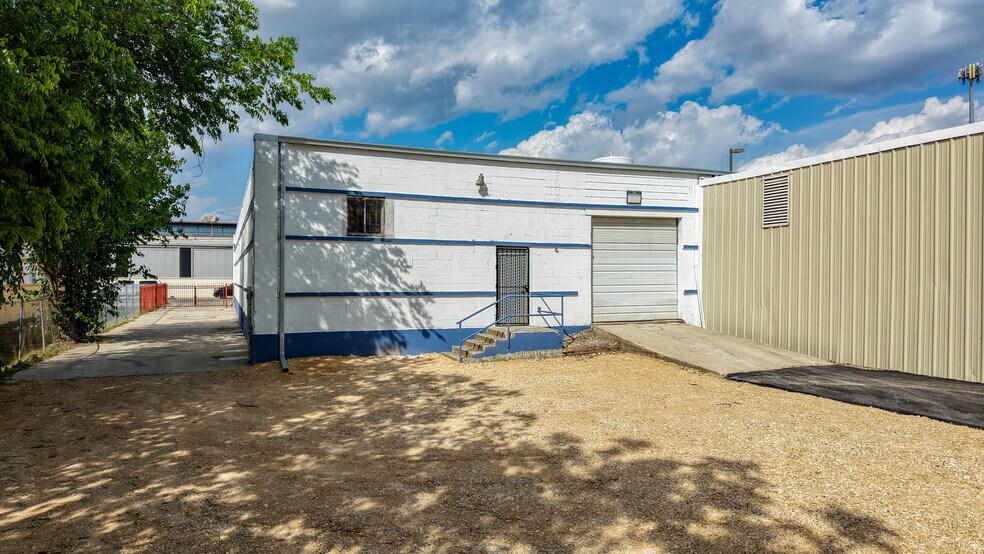 More Photos Of 130 E Zavalla, San Antonio Warehouse For Lease