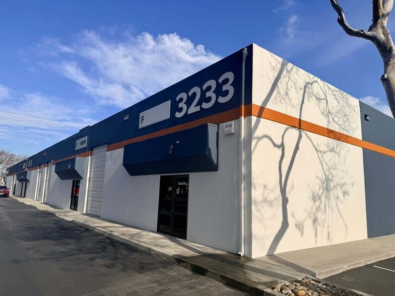 Primary Photo Of 3233-3283 De La Cruz Blvd, Santa Clara Warehouse For Lease