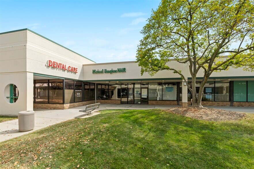 More Photos Of 648-678 N Northwest Hwy, Park Ridge Storefront For Sale