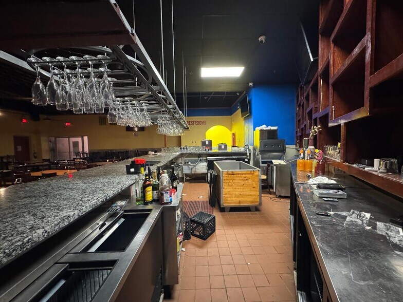 More Photos Of 1906-1908 N Frazier St, Conroe Health Club For Lease