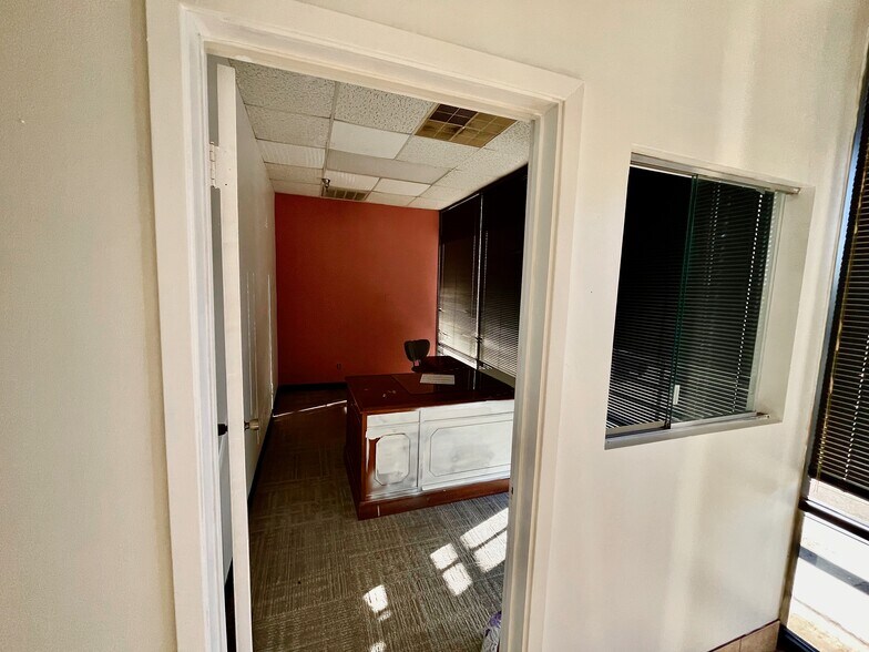 More Photos Of 1712 N Frazier St, Conroe Unknown For Sale