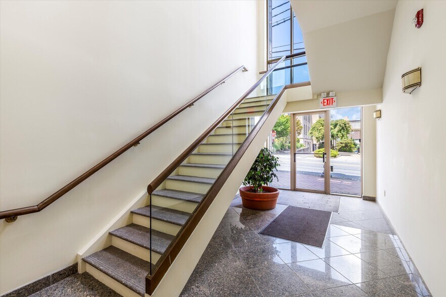 More Photos Of 308 Main St, Fort Lee Office For Lease