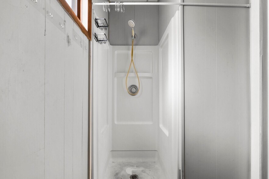 More Photos Of 74 Holmes Ave, Waterbury Storefront Retail Residential For Sale