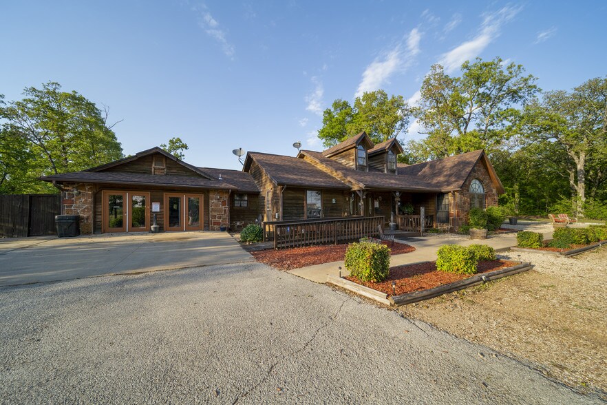 More Photos Of 446724 E 390 Rd, Langley Hotel For Sale