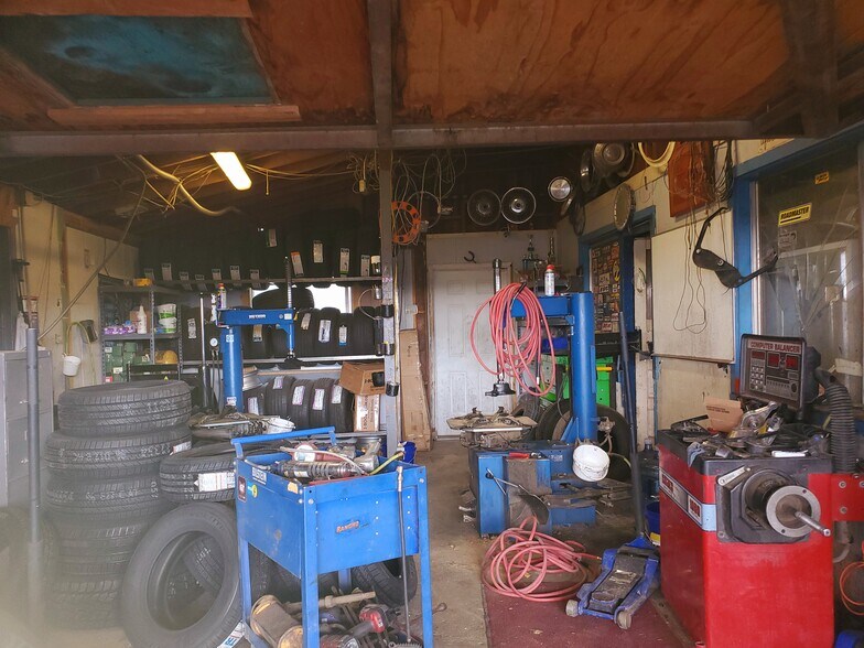 More Photos Of 8899 Beekley Rd, Phelan Auto Repair For Sale