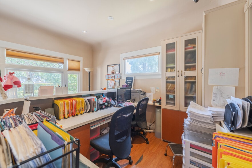 More Photos Of 146 E Walnut Ave, Monrovia Medical For Sale