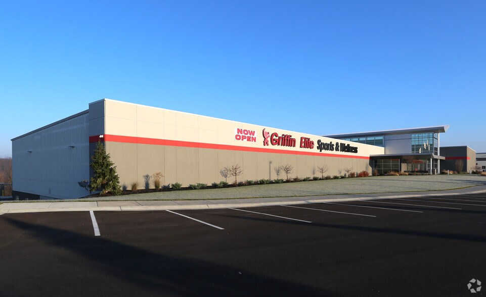 Primary Photo Of 700 Dolwick Rd, Erlanger Health Club For Lease