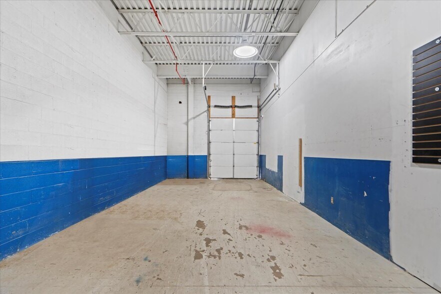 More Photos Of 30 Sherwood Ln, Fairfield Warehouse For Lease