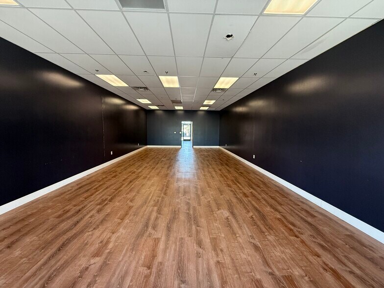 More Photos Of 1655 W Chandler Blvd, Chandler Storefront Retail Office For Lease