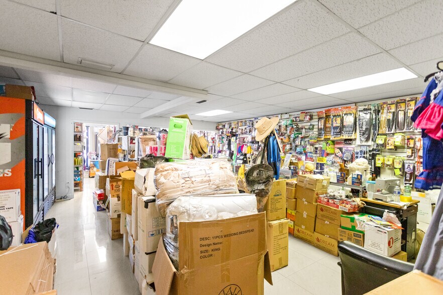 More Photos Of 2025 N Dixie Hwy, Pompano Beach Storefront Retail Office For Sale