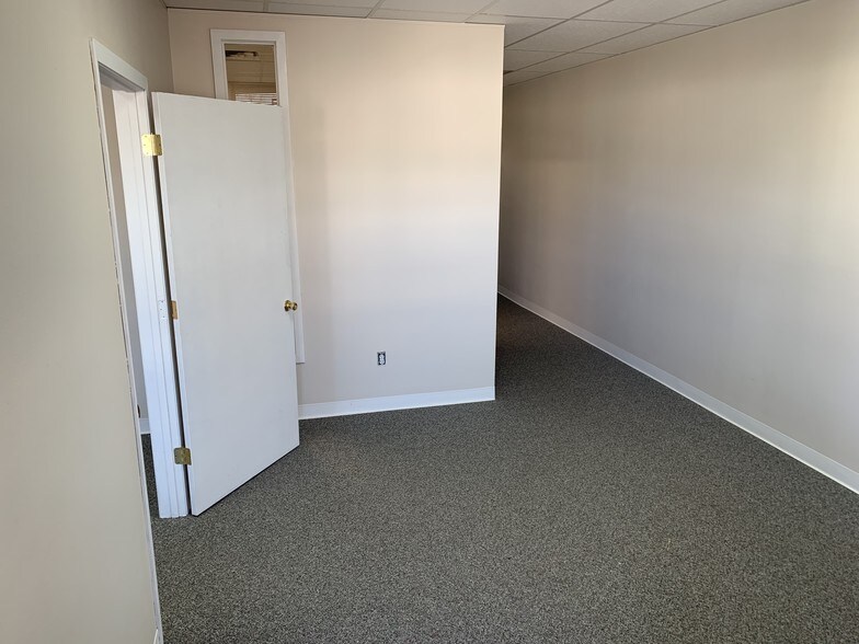 More Photos Of 3101-3121 Kintzley Ct, Laporte Storefront Retail Office For Lease