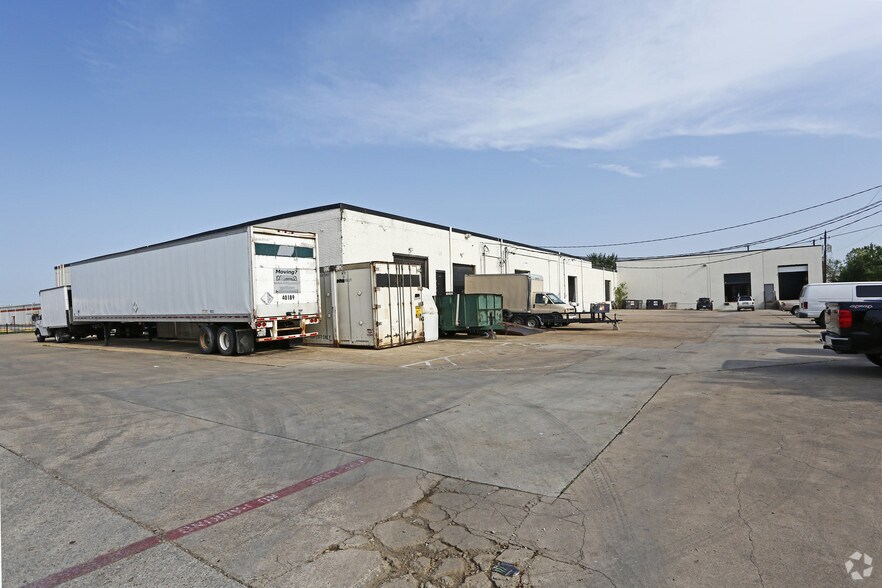 More Photos Of 3022-3032 Lincoln Ct, Garland Warehouse For Lease