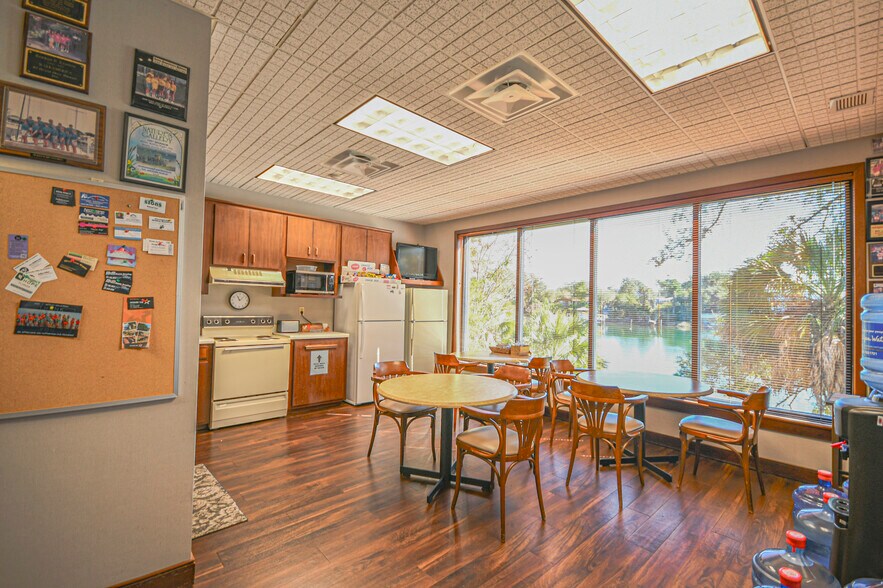 More Photos Of 220 Mckenzie Ave, Panama City Office For Sale