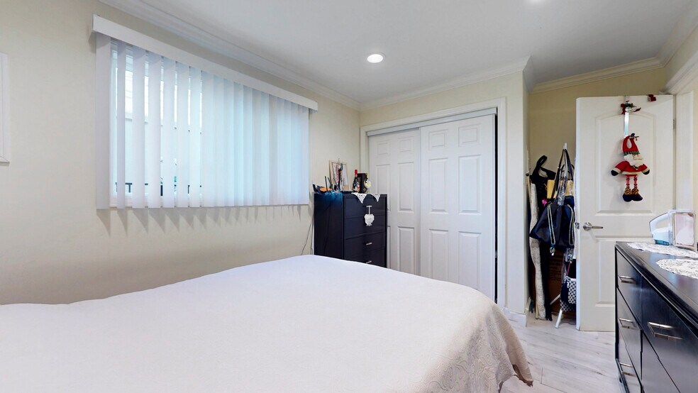 More Photos Of 1344 E Broadway, Glendale Apartments For Sale