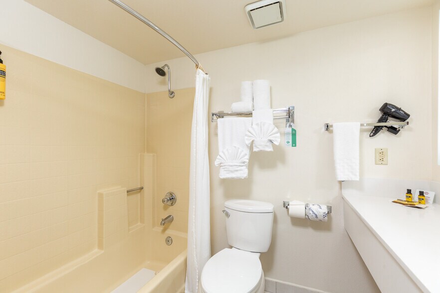 More Photos Of 74695 Highway 111, Palm Desert Hotel For Sale