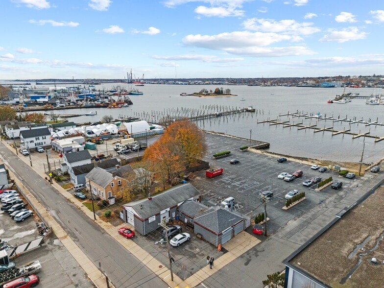 More Photos Of 98 Middle St, Fairhaven Service For Sale