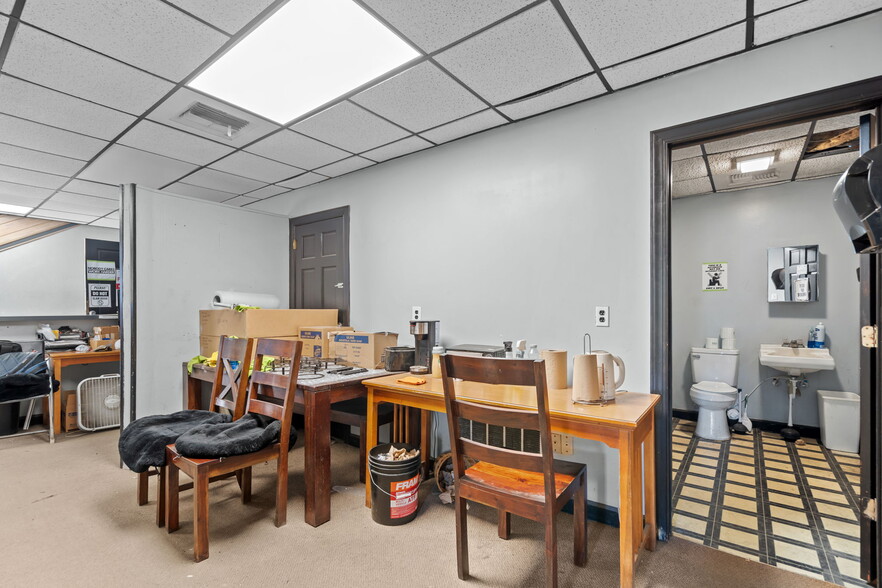 More Photos Of 4704 N College Rd, Castle Hayne Warehouse For Lease