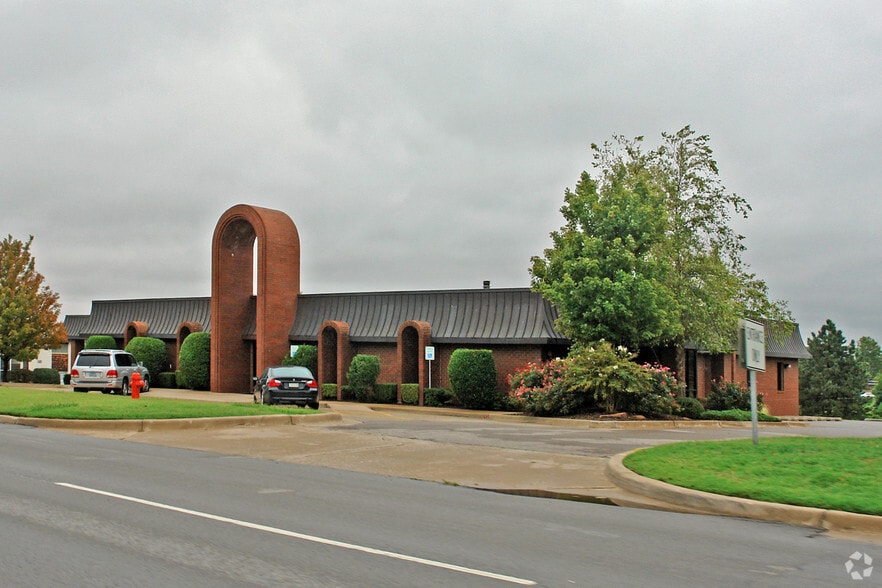 More Photos Of 2644 NW 63rd St, Oklahoma City Bank For Sale