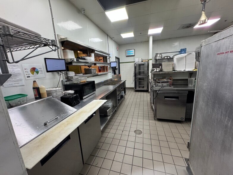 More Photos Of 166 Calhoun Station Pky, Gluckstadt Restaurant For Sale