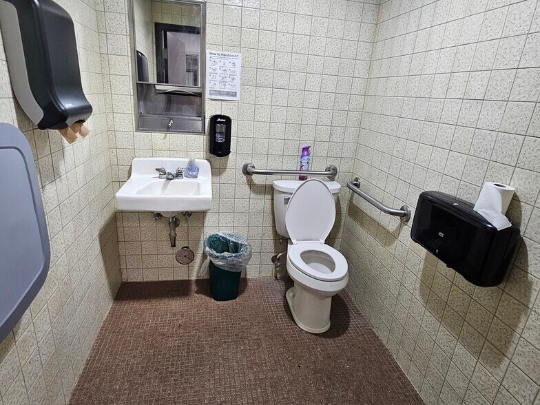 More Photos Of 97 S 4th St, Ishpeming Office For Lease