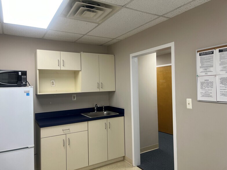 More Photos Of 25 Kilmer Dr, Morganville Medical For Lease