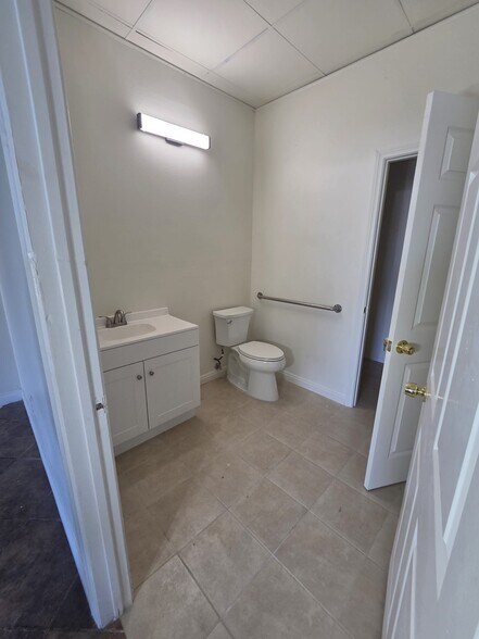 More Photos Of 44143-44147 20th St W, Lancaster Medical For Sale