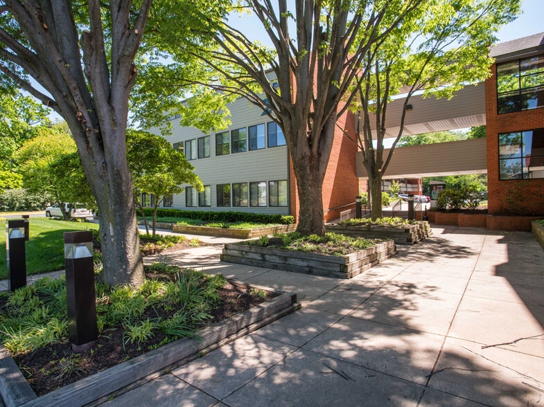 More Photos Of 7801 York Rd, Towson Medical For Lease