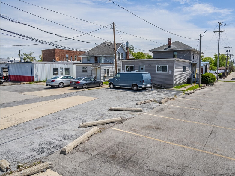 More Photos Of 1121 E State Blvd, Fort Wayne Freestanding For Sale