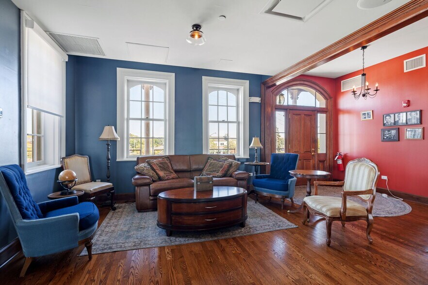 More Photos Of 6811 Hickory St, Tinley Park Bar For Sale