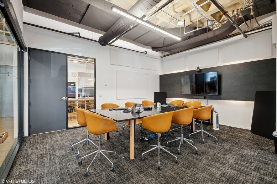 More Photos Of 6300 N River Rd, Rosemont Office For Lease