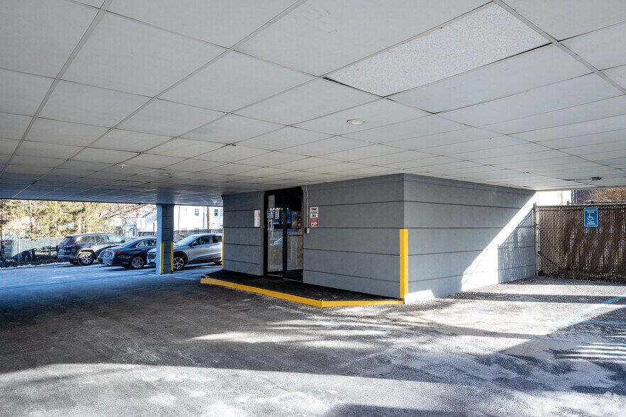 More Photos Of 7 High St, Huntington Office For Lease