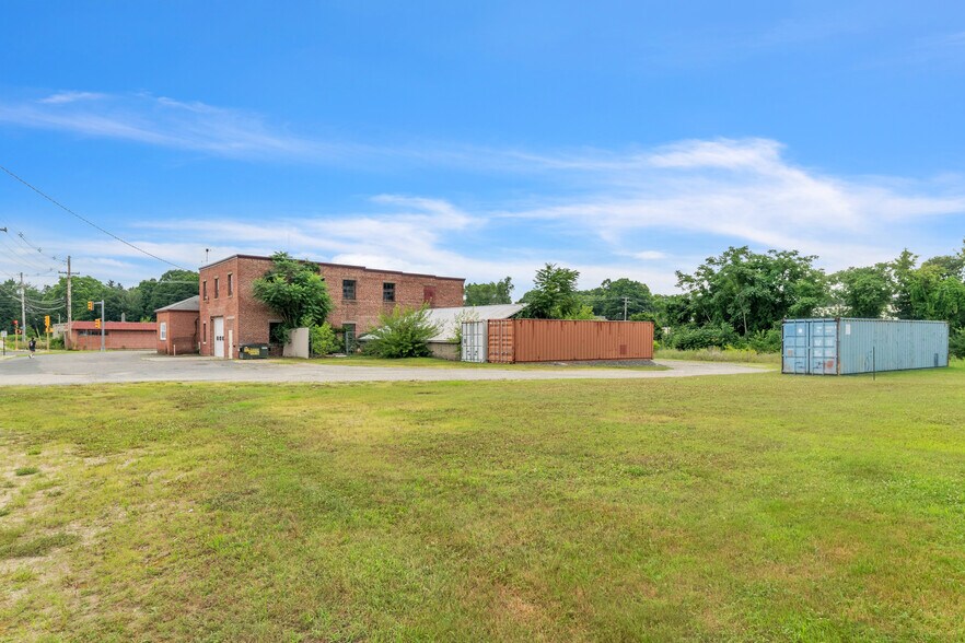 More Photos Of 2019 Bridge St, Three Rivers General Retail For Sale