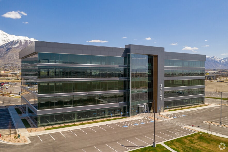 More Photos Of 1221 S Valley Grove Blvd, Pleasant Grove Office For Lease