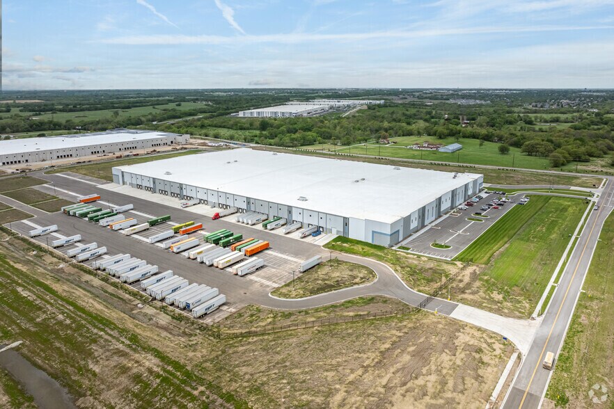 More Photos Of 1700 Commerce Dr, Raymore Distribution For Lease