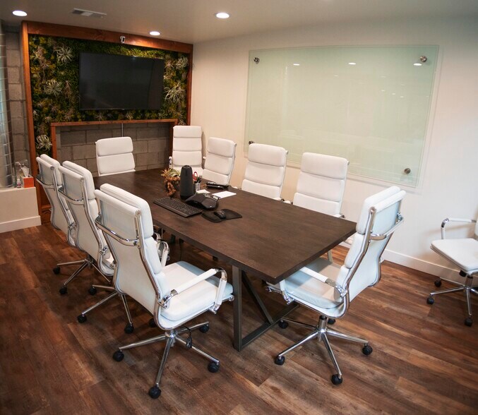 More Photos Of 8950-8956 Ellis Ave, Los Angeles Showroom For Lease