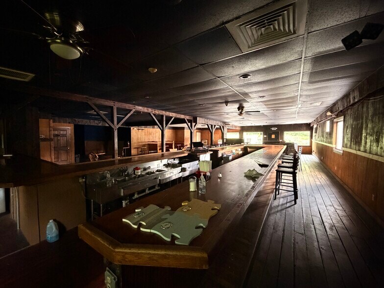 More Photos Of 15 River Rd, Willington General Retail For Lease