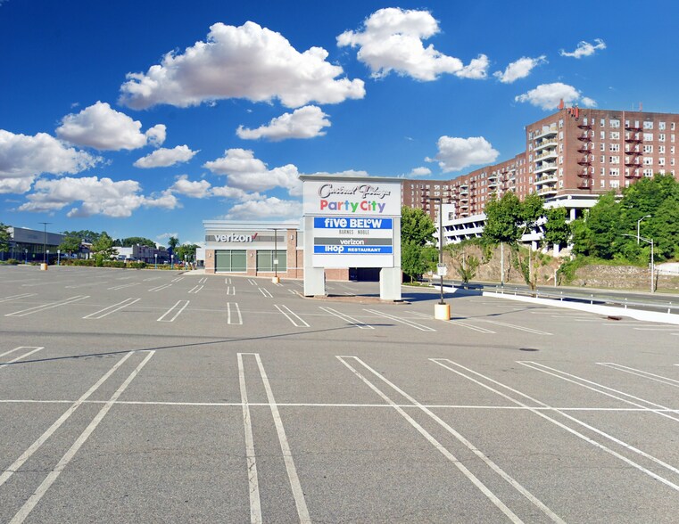 More Photos Of 2550 Central Park Ave, Yonkers Unknown For Lease