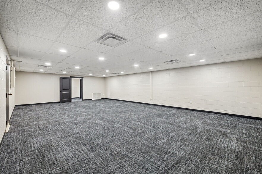 More Photos Of 1401 S Choctaw Ave, El Reno Flex For Lease