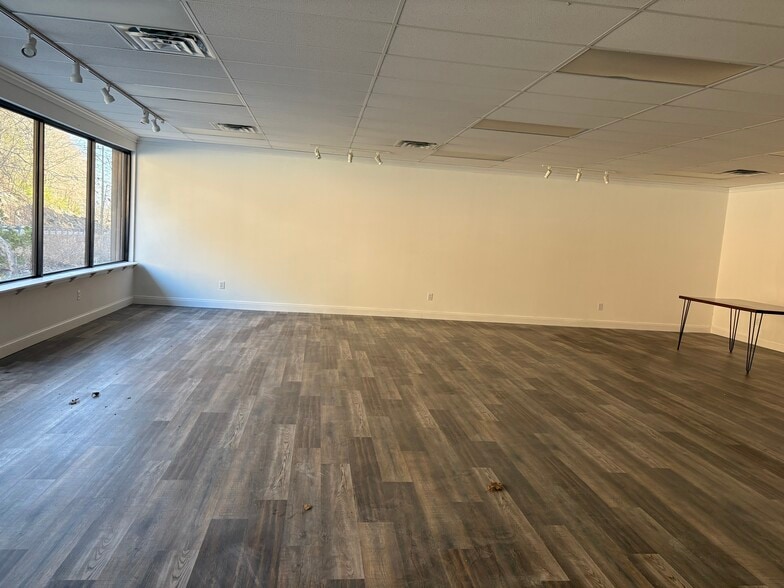 More Photos Of 197 Ethan Allen Hwy, Redding Storefront Retail Office For Lease