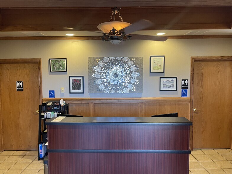 More Photos Of 1429 Province Ter, Menasha Office For Sale