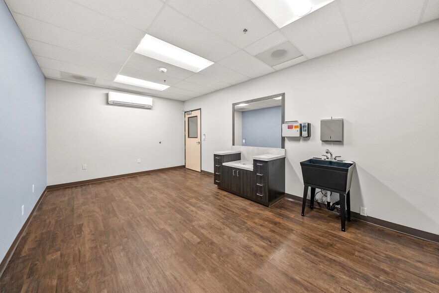 More Photos Of 2166 NW Vine St, Grants Pass Medical For Sale