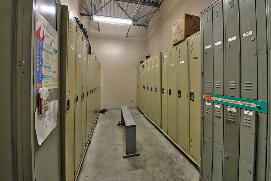 More Photos Of 130 Rue de l'Isère, Candiac Warehouse For Sale