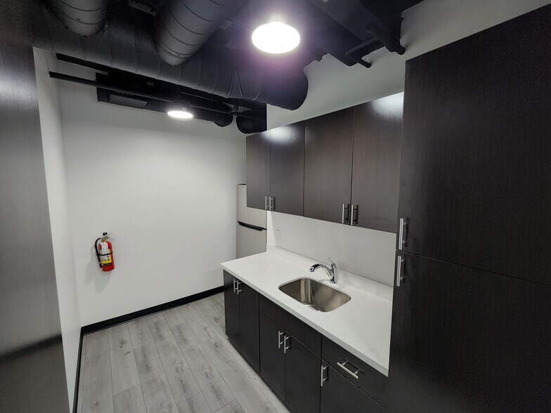 More Photos Of 6450 E Cave Creek Rd, Cave Creek Storefront Retail Office For Lease