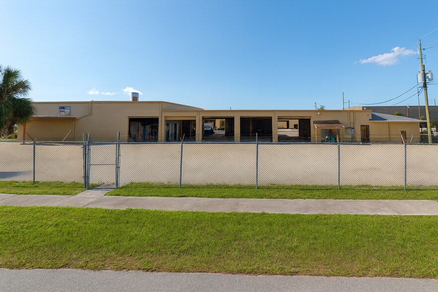 Primary Photo Of 2559 Fowler St, Fort Myers Unknown For Sale