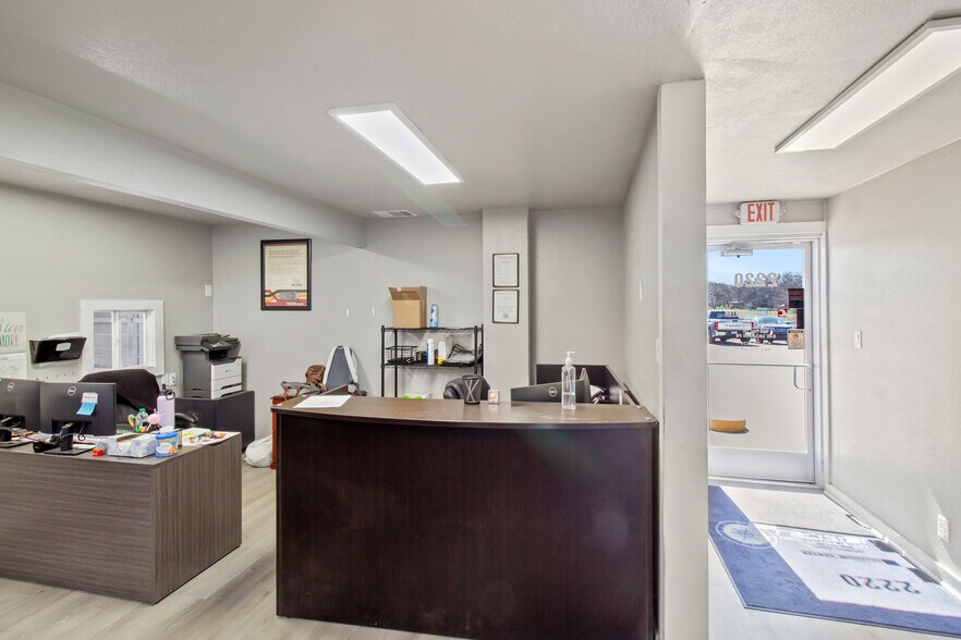 More Photos Of 2220 N Earl Rudder Fwy, Bryan Warehouse For Sale